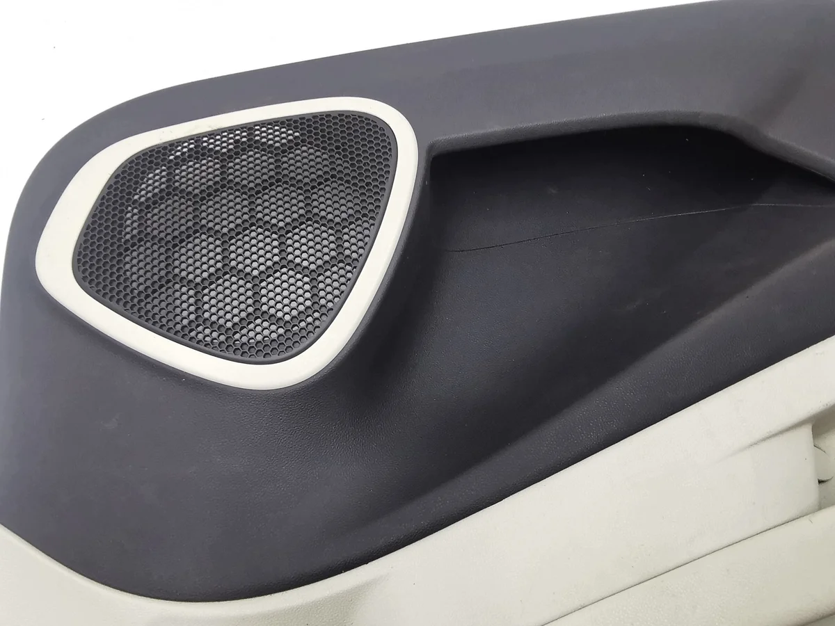 Renault Captur Door Panel Left Front Used image 10