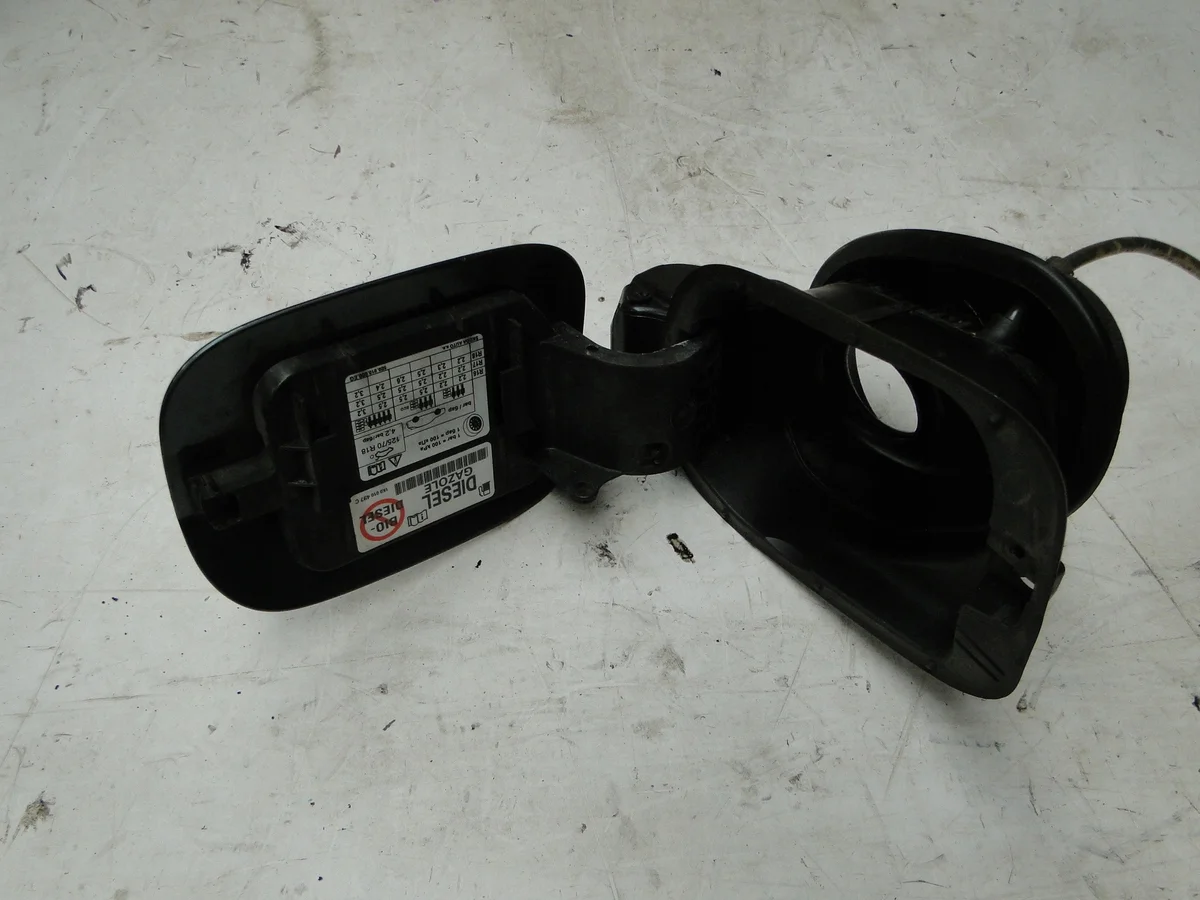 Polttoaineluukun kansi Skoda Octavia III image 3