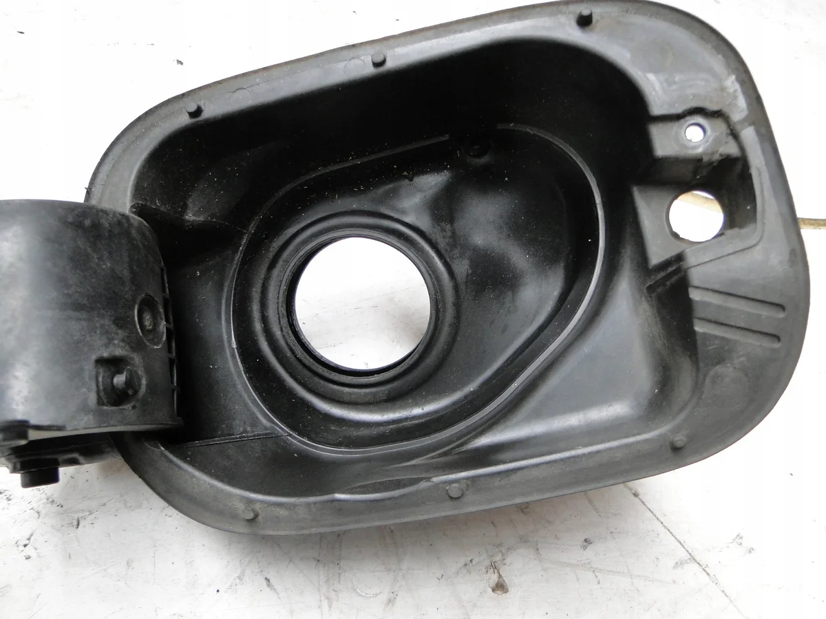 Polttoaineluukun kansi Skoda Octavia III image 4