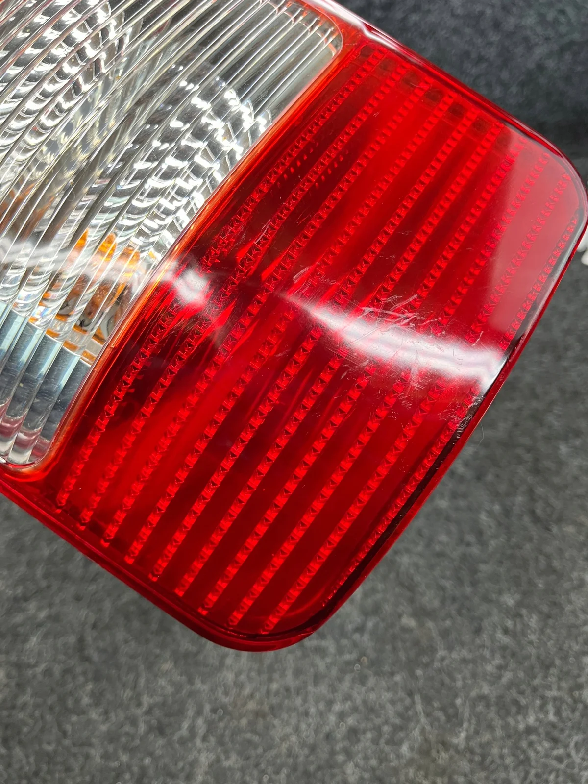 VW Caddy III Rückleuchte Links Gebraucht OE image 3