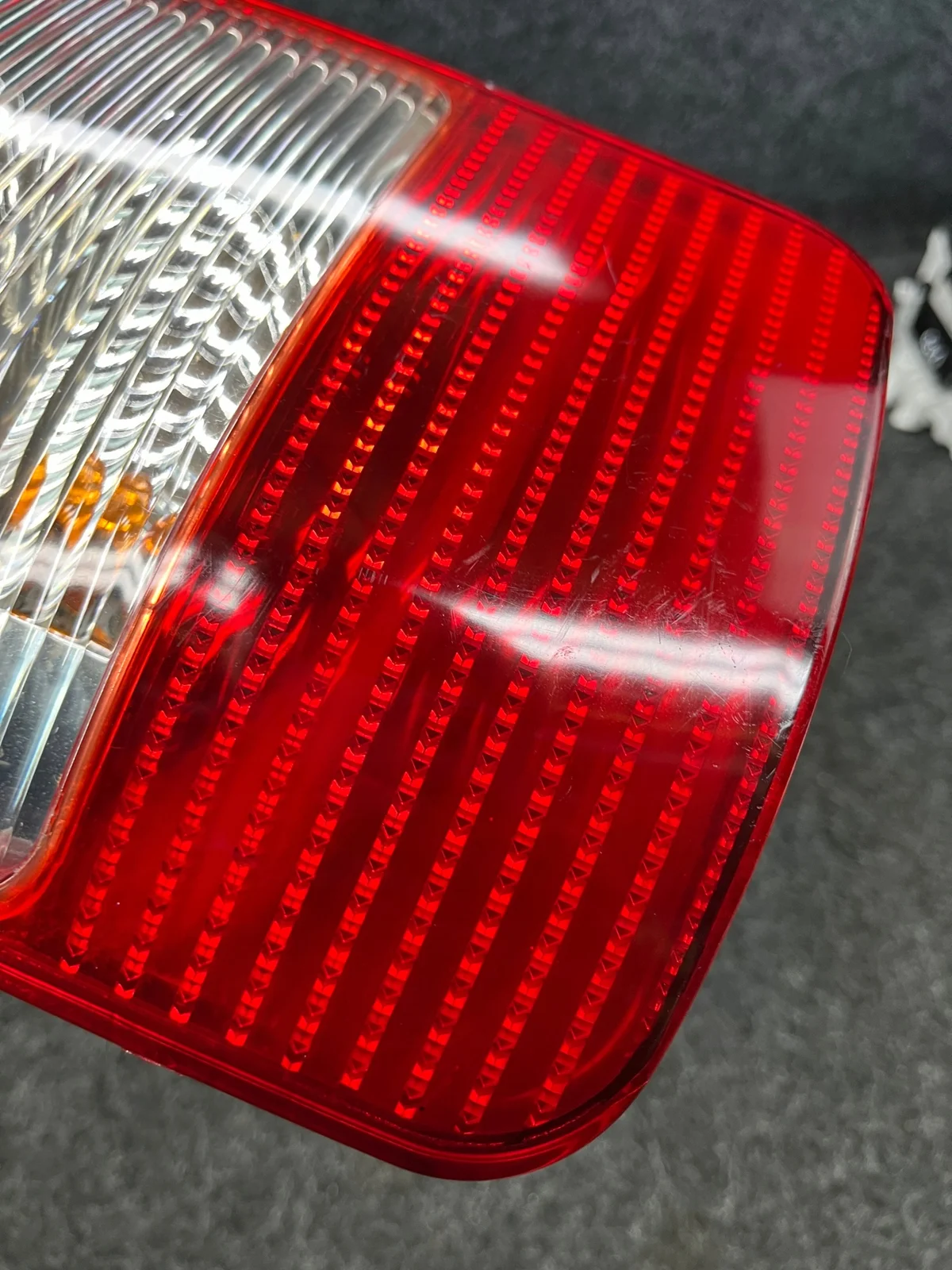 VW Caddy III Rückleuchte Links Gebraucht OE image 4