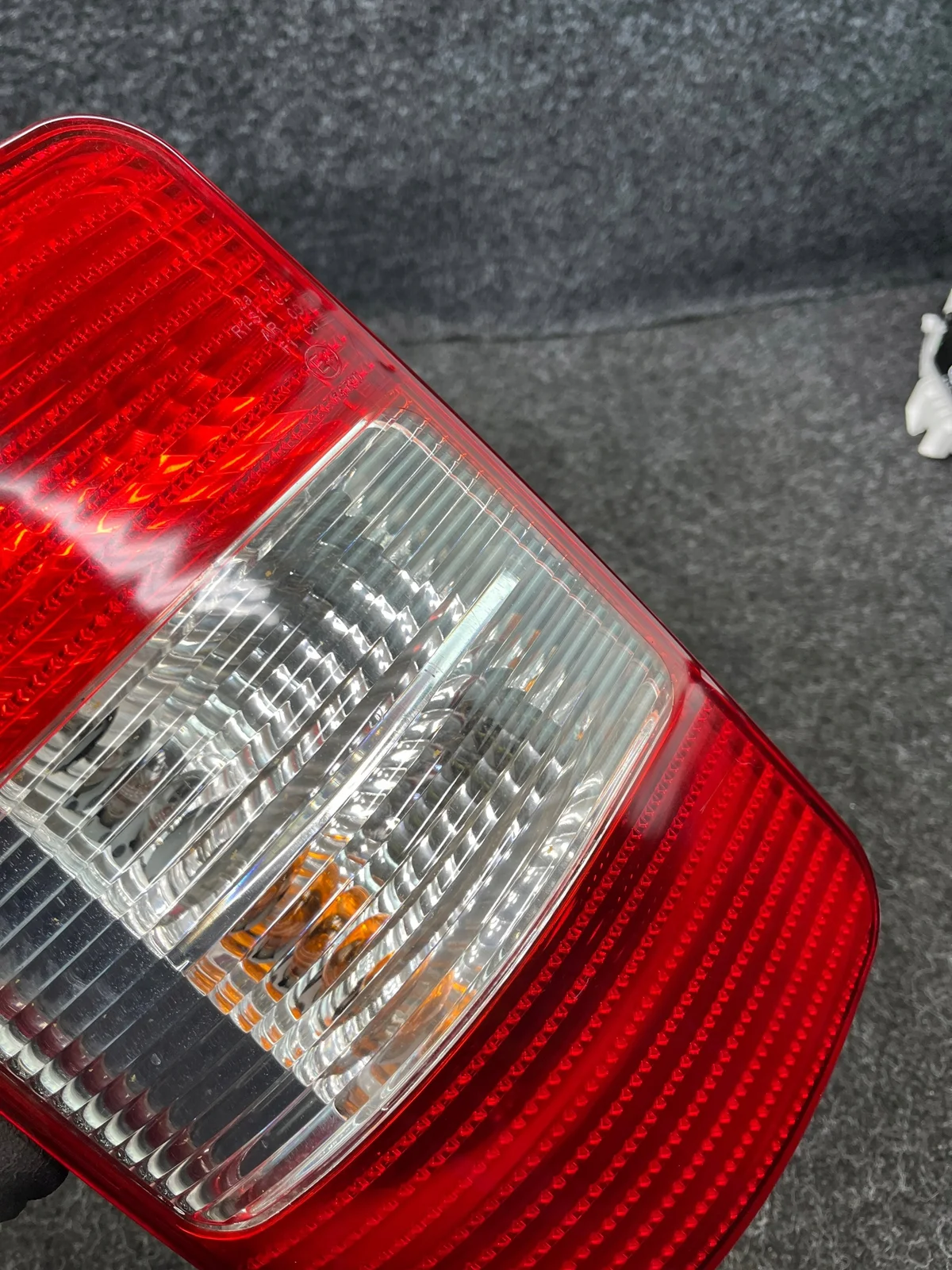 VW Caddy III Rückleuchte Links Gebraucht OE image 7