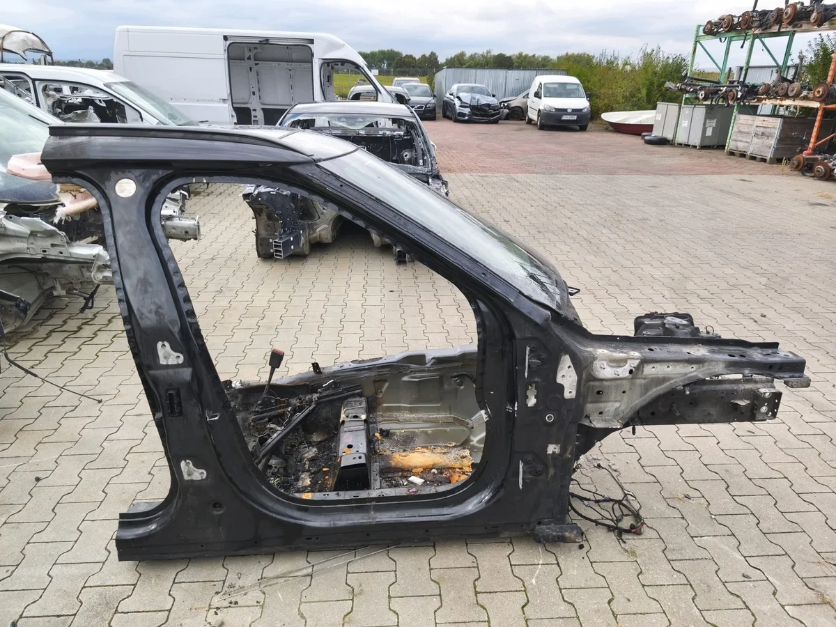 Range Rover Velar L560 höger framkvartsdel