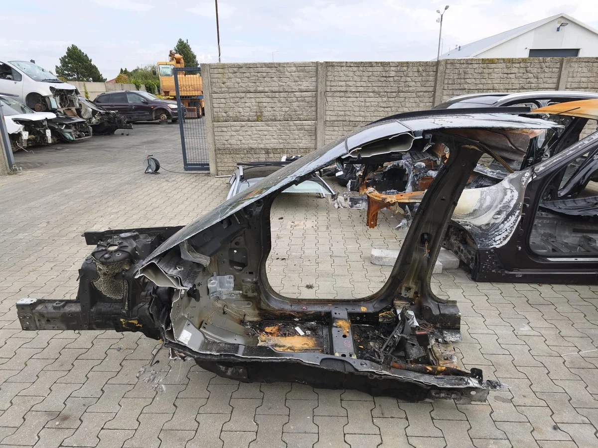 Range Rover Velar L560 Quarto Anteriore Destro image 3