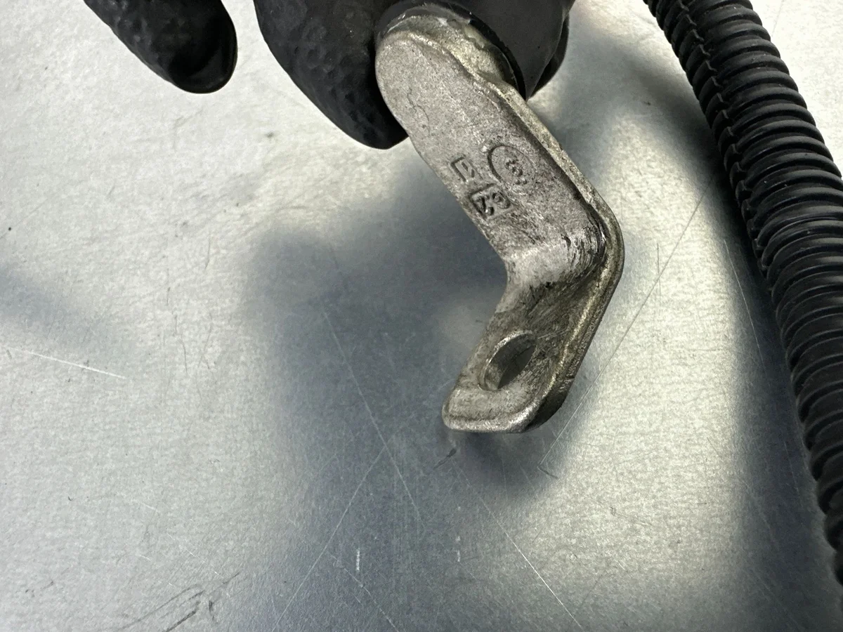 Klema plusowa 4M0971225 VW Touareg III image 3