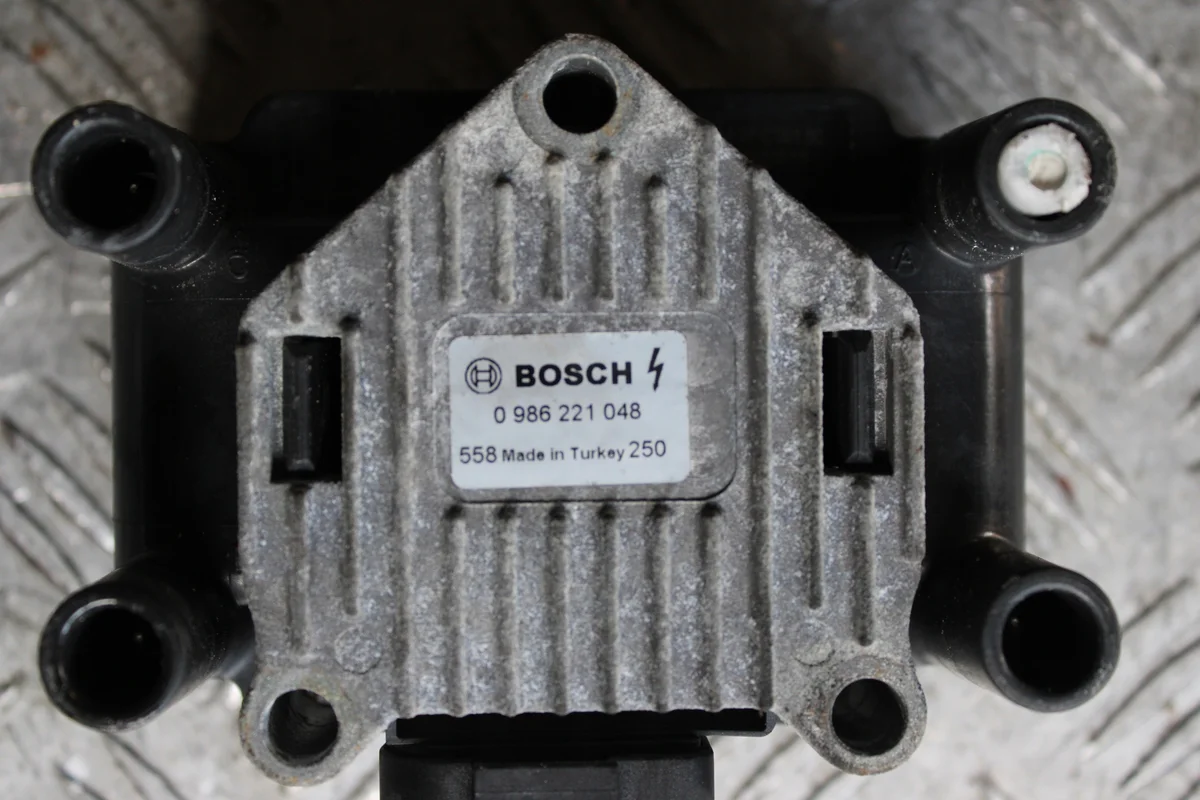 Bobina de encendido Audi A3 S3 8L 0986221048