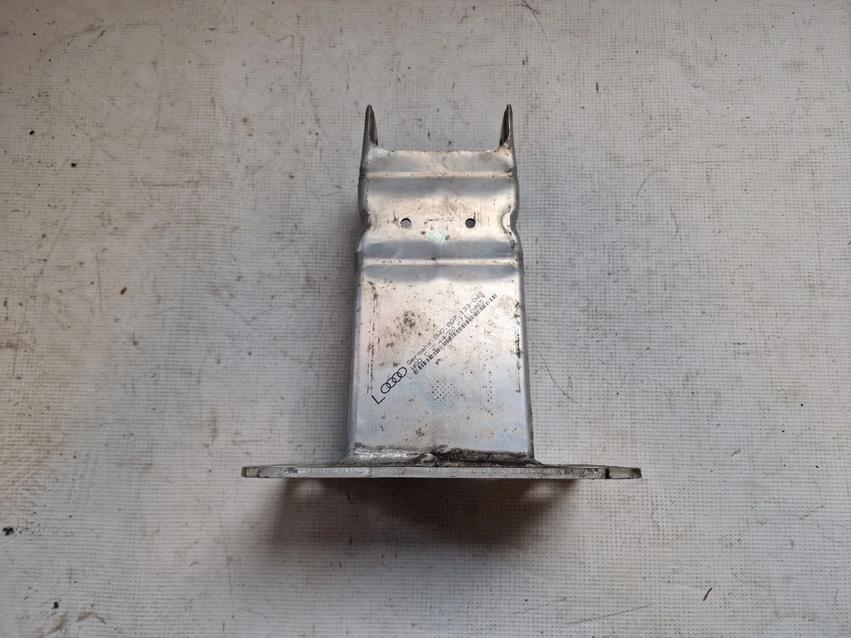 Audi A4 S4 B9 Odboj Przedni 8W0807133