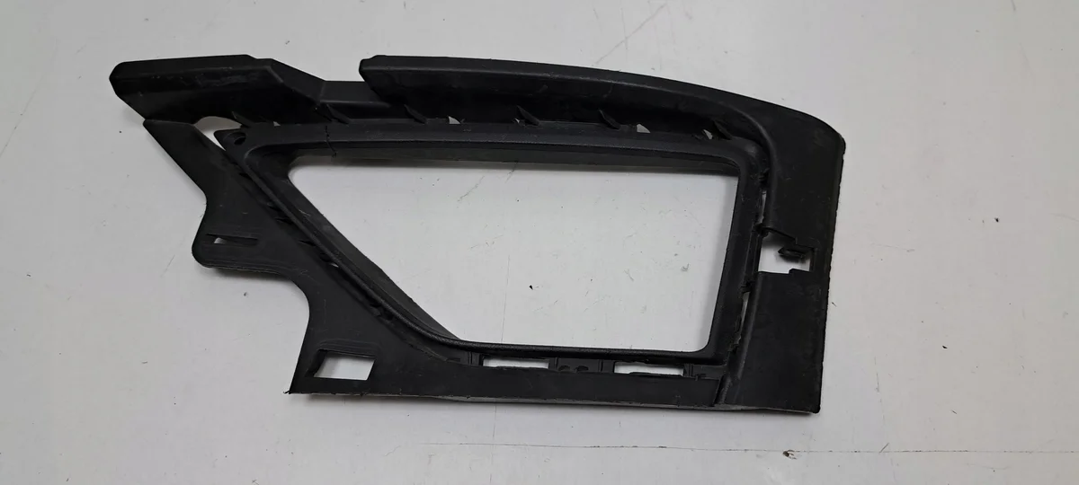 VW Sportsvan vänster grill ram 510853211C