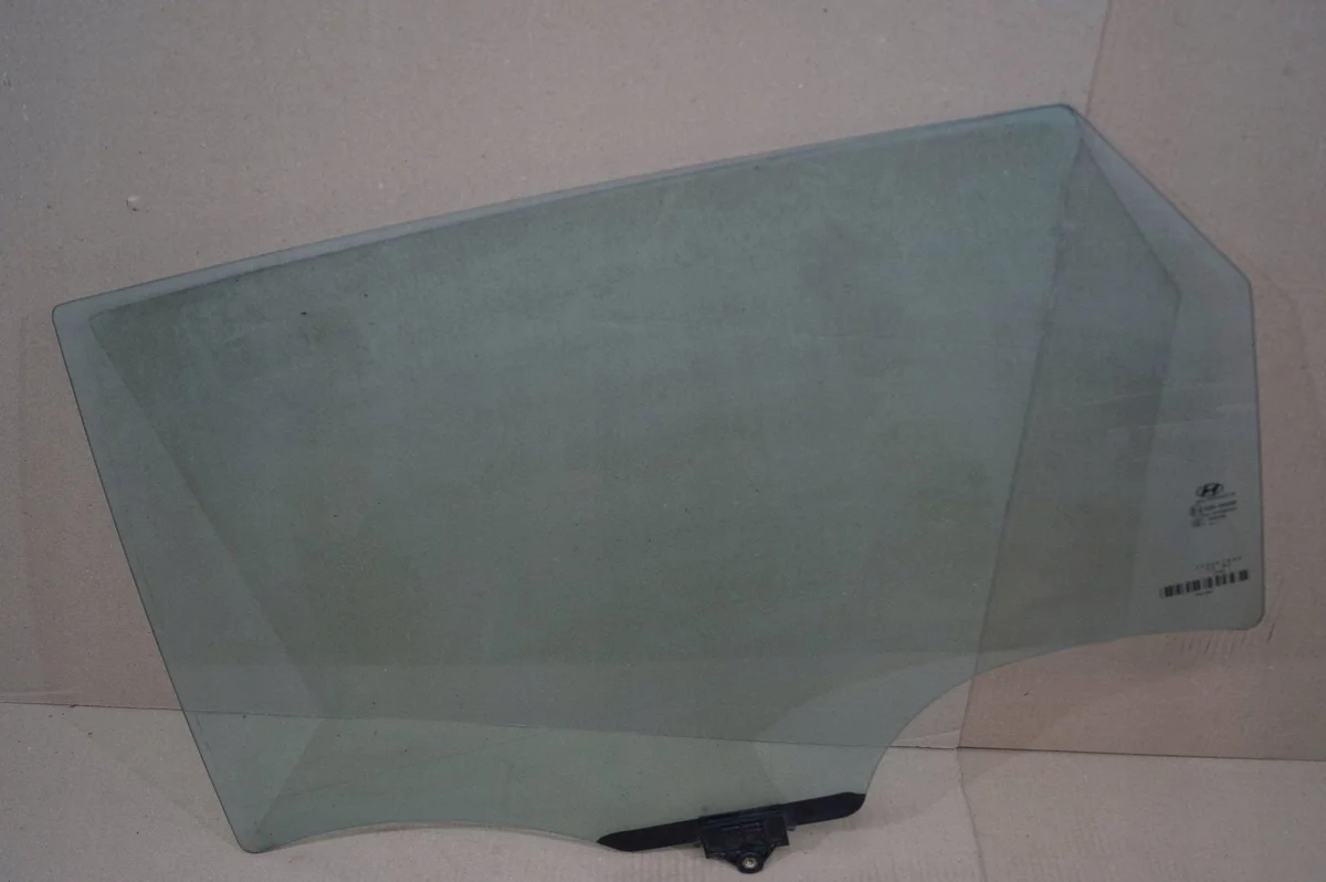 Hyundai Tucson III vasen takaoven lasi 43R00048