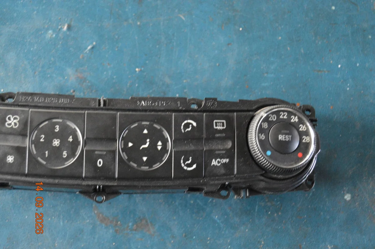Mercedes E W211 Klimatpanel 2004 - Begagnad image 3