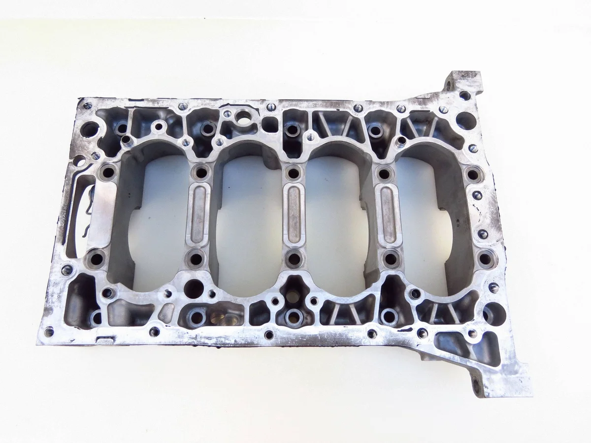 Support de palier de vilebrequin Volvo D4204T14 image 9