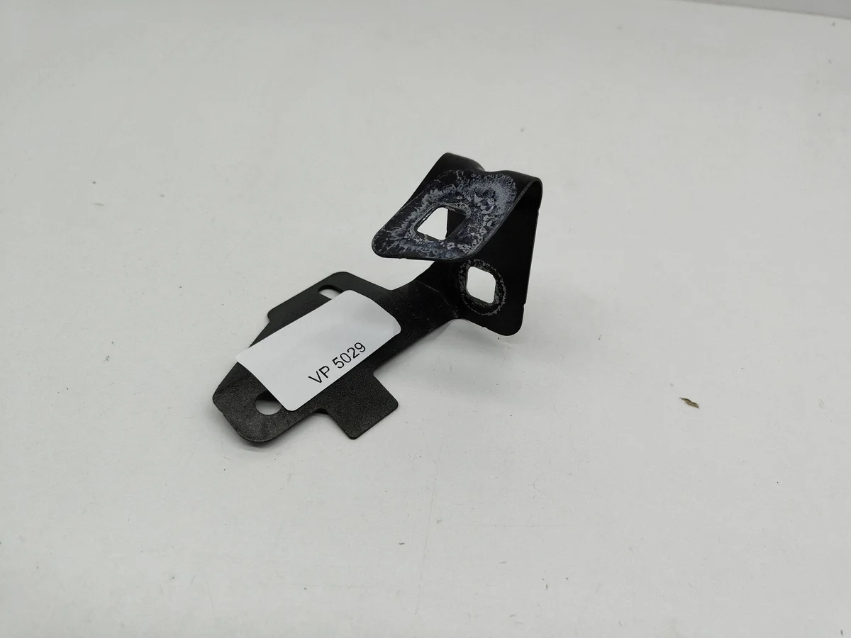 Halterung Kotflügel vorne links L8B216291AC