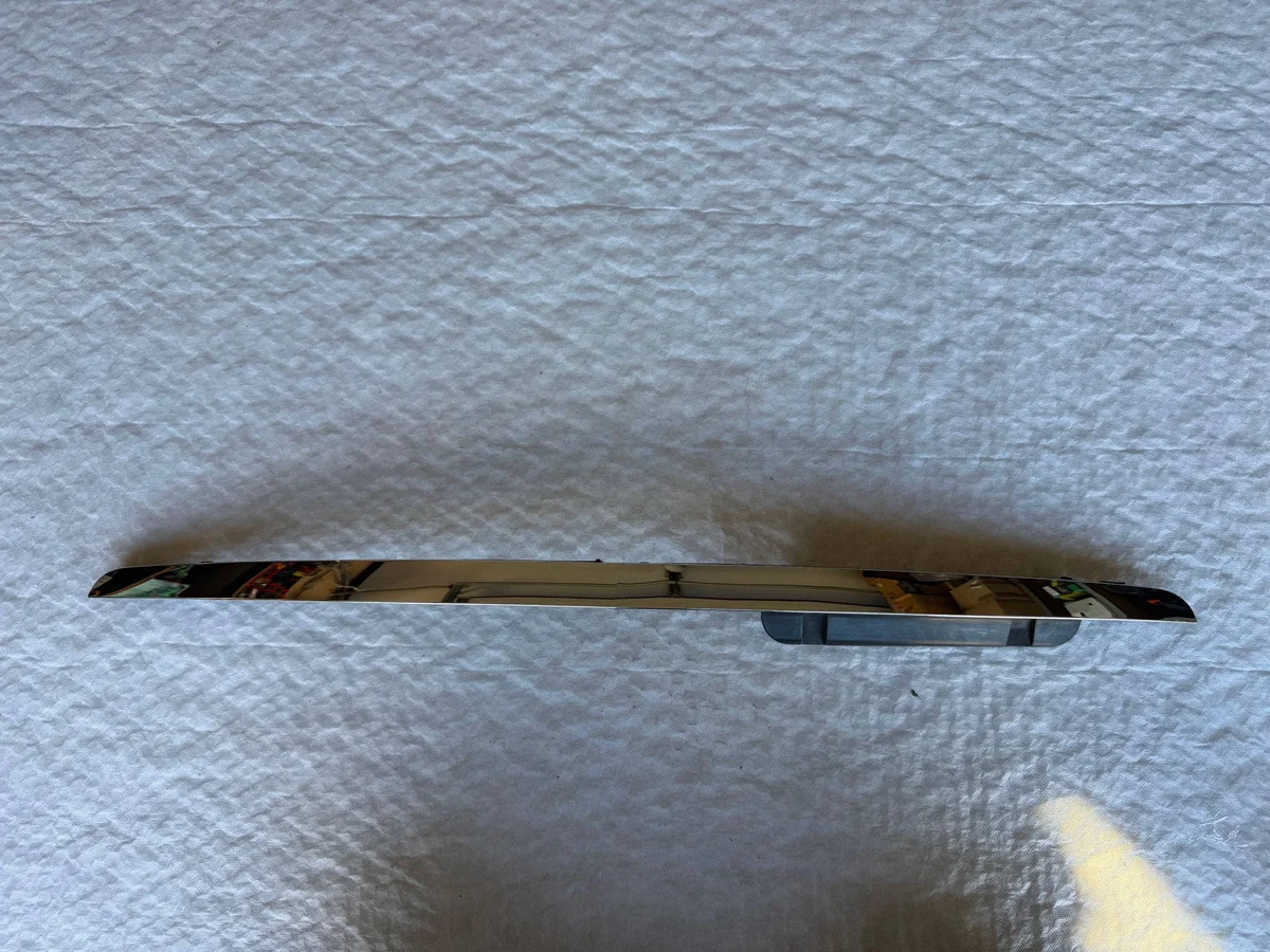 Mercedes-Benz A W169 etupuskurin listan kromi