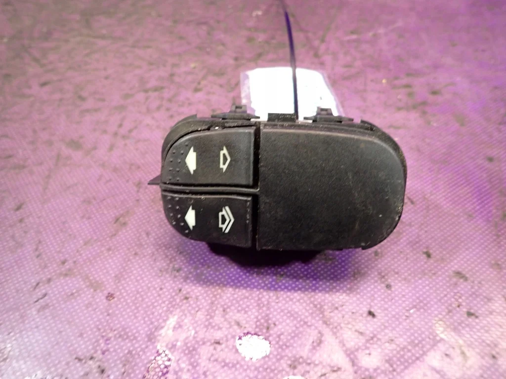 Ford Focus Mk1 01-07 Ikkunankytkin 6-pin