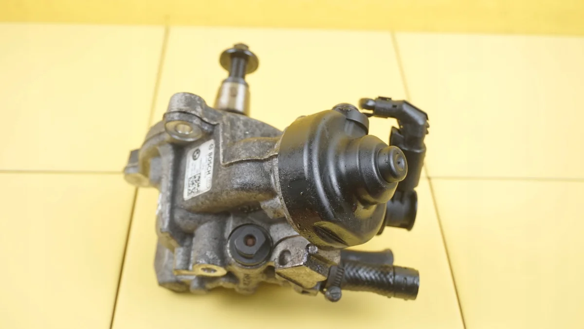 BMW 2.0 D 143KM N47D20C Einspritzpumpe image 3