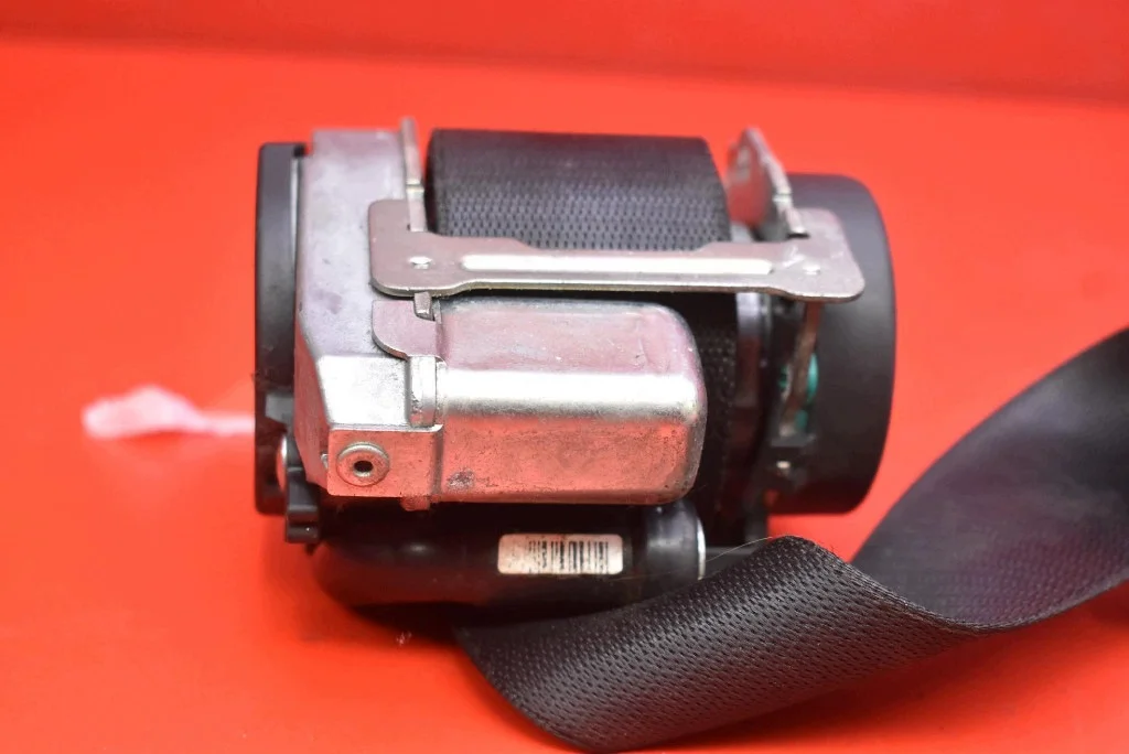 Gurtstraffer Mercedes A-Klasse W169 links vorne image 9