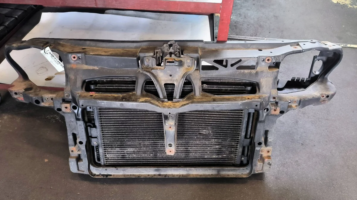 1J0121207M Vorderer Kühlergrillträger VW Golf IV