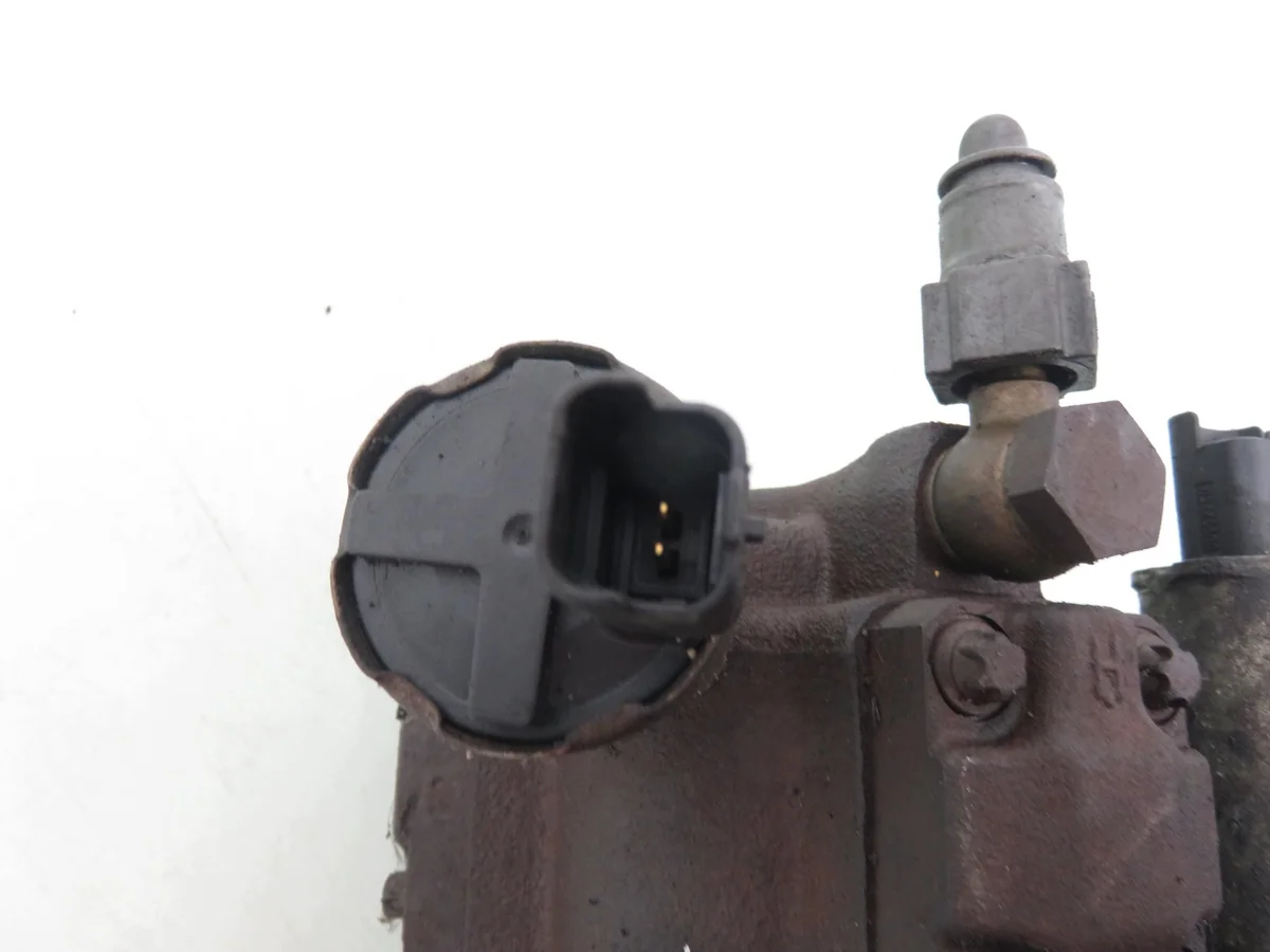 Polttoainepumppu Ford Fiesta Mk5 1.4 TDCi image 3