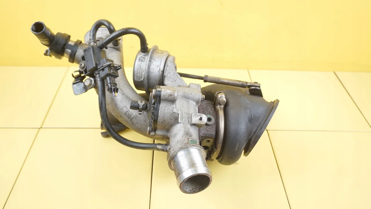 Opel Astra J Meriva 1.4 Turbo Turbolader image 4