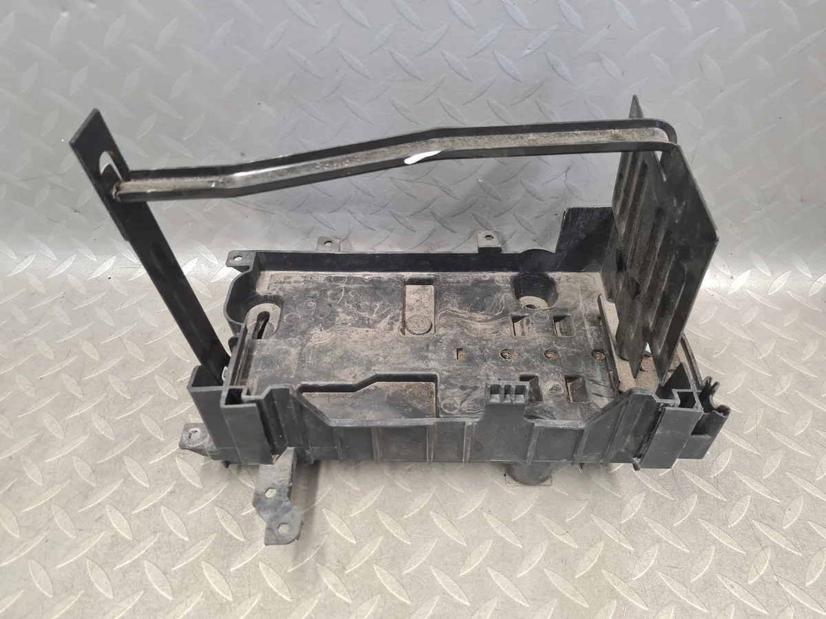 Opel Mokka Batterilåda Fäste 95933269