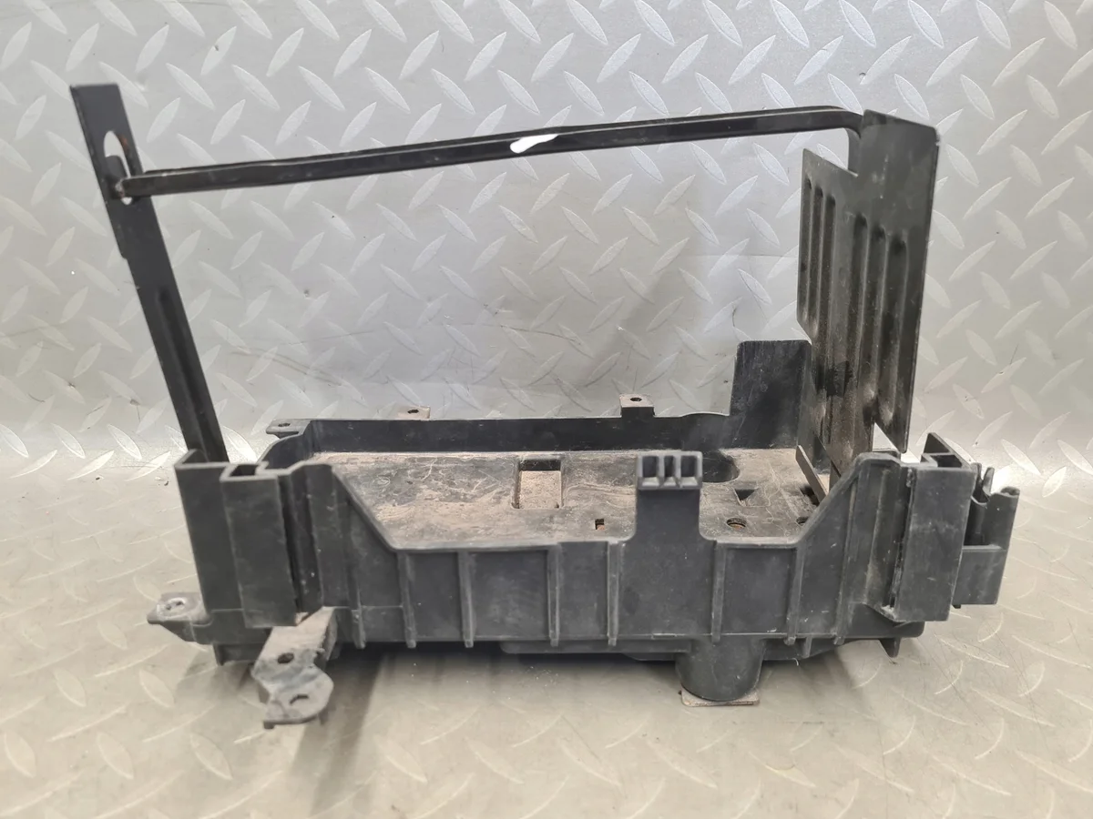 Mokka Batteriehalterung 95933269 GM Gebraucht image 3