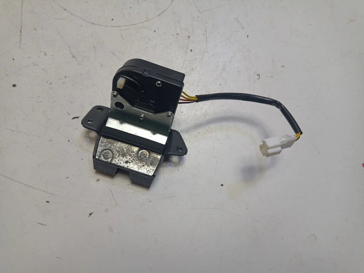 Serrure hayon KIA Rio 812301W210 image 3