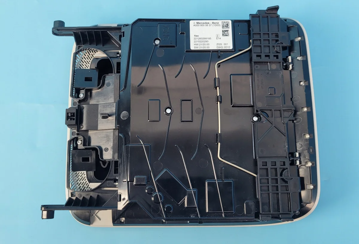Luz Techo Mercedes W206 A0009000637 Usado image 7