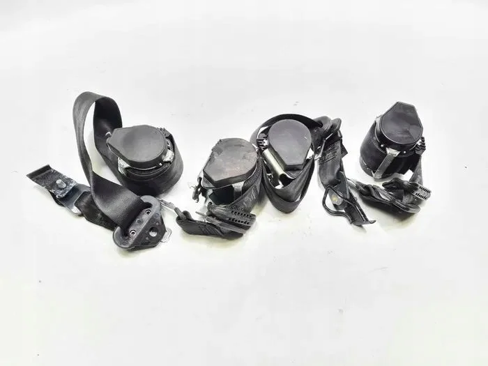 Cinturones Traseros Peugeot 308 HB Usados 4uds