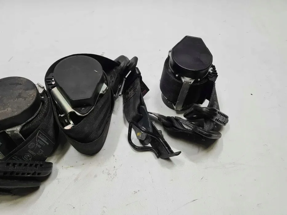 Cinturones Traseros Peugeot 308 HB Usados 4uds image 3