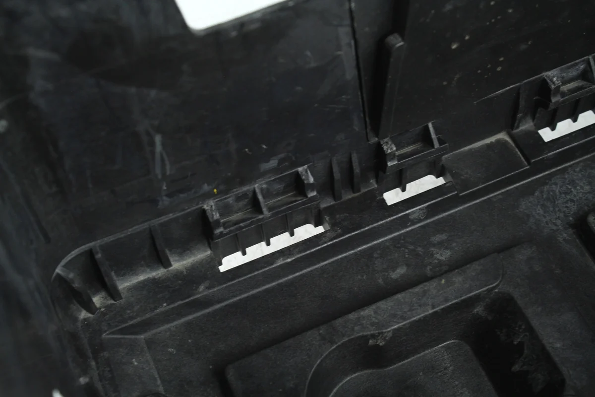 Base da Bateria VW Tiguan 5N 2.0 TDI Usada image 7