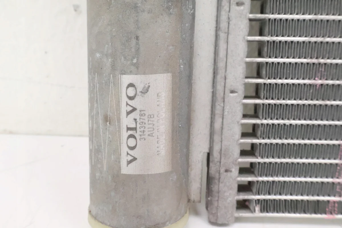 Volvo 31439781 Radiador AC Usado image 3