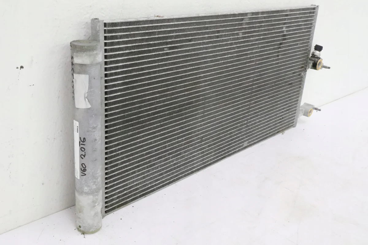 Volvo V60 II 2.0 T6 Airco Condensor image 3