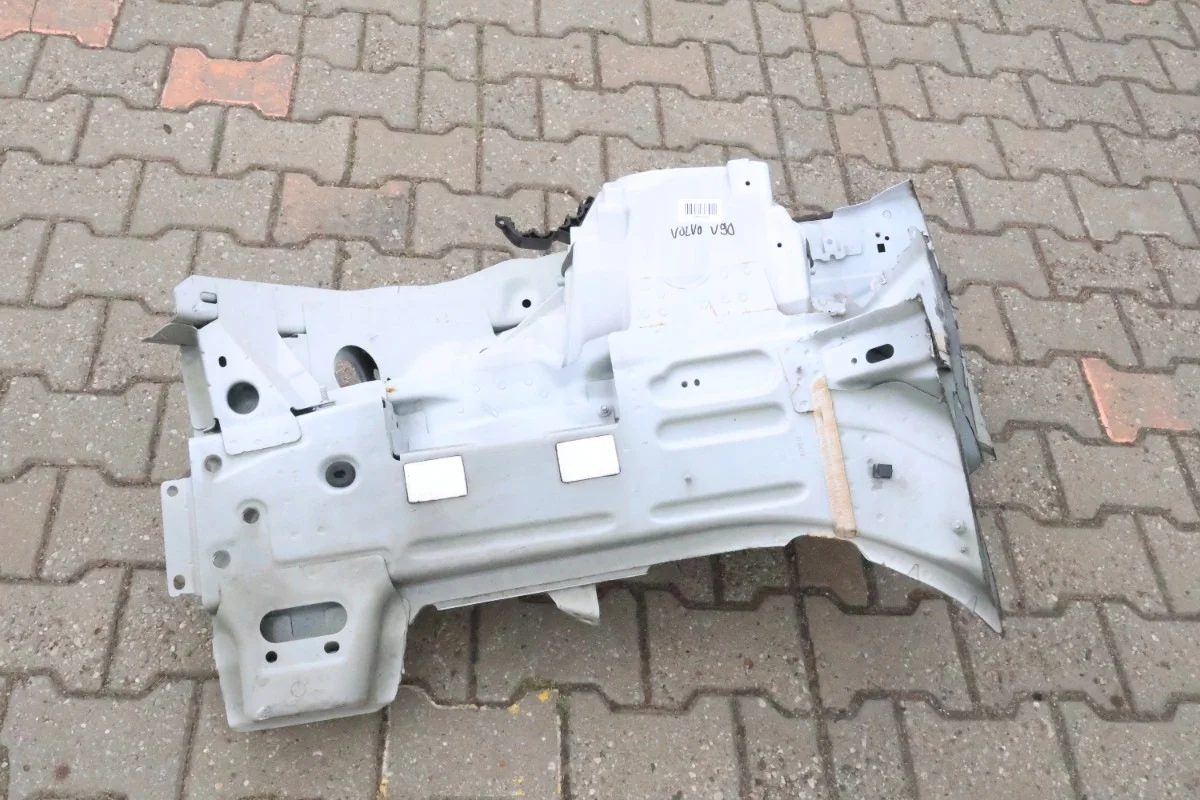 Volvo V90 II etulokasuojan palkki oikea