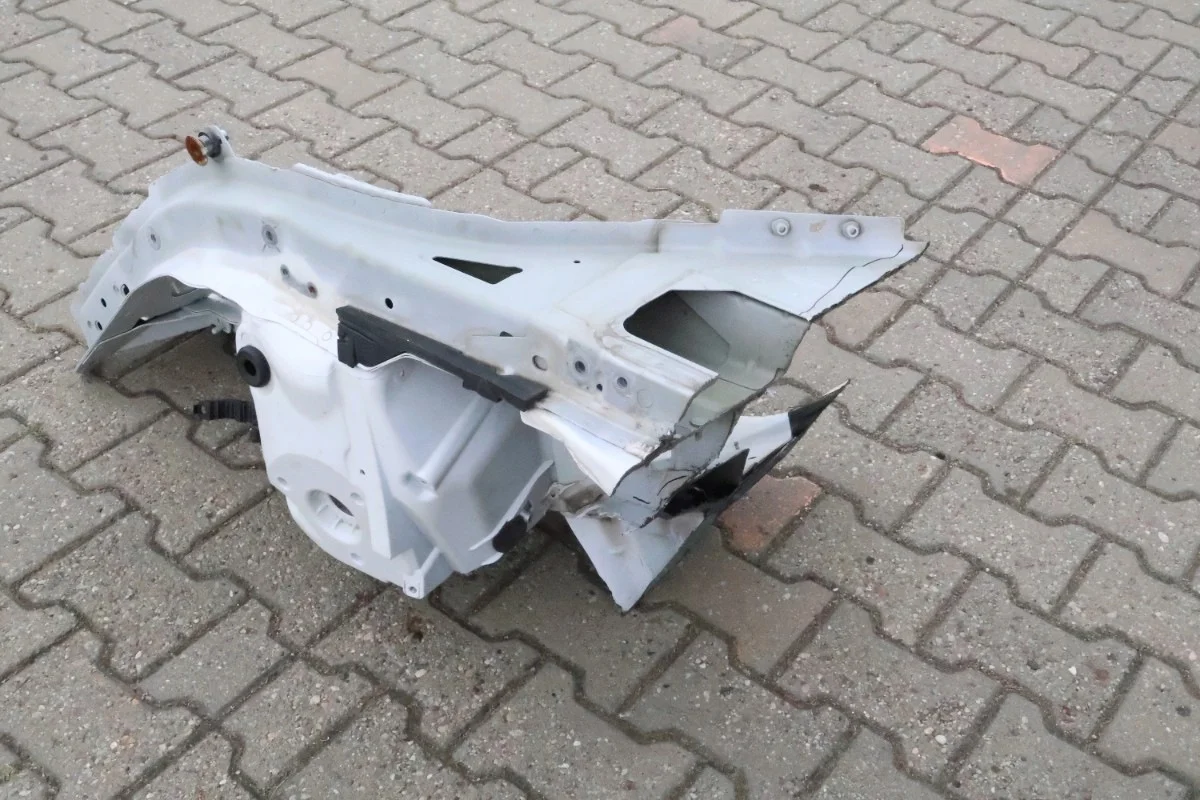 Volvo V90 II höger frambit image 3