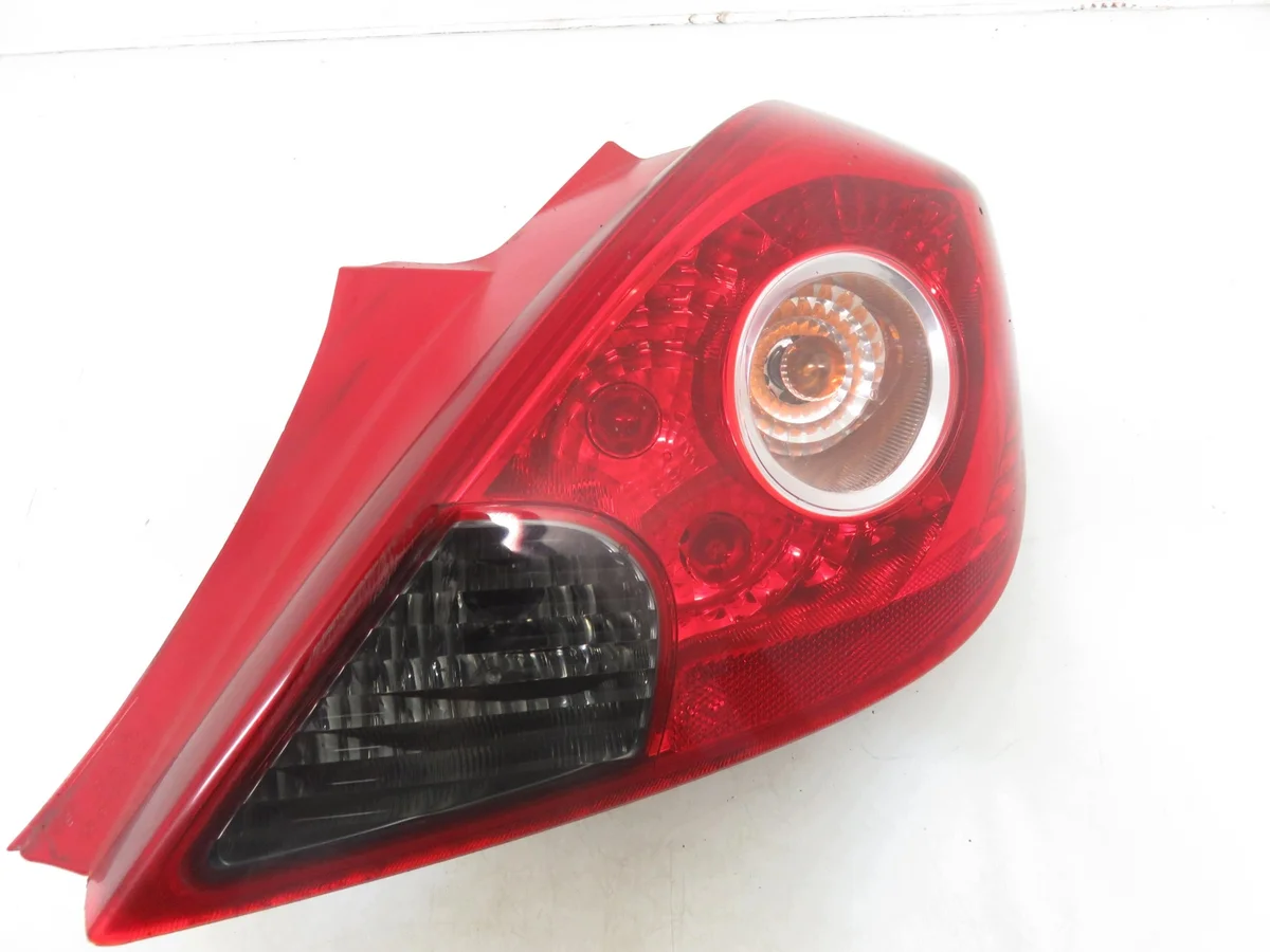 Takavalaisin Opel Corsa D oikea - Käytetty