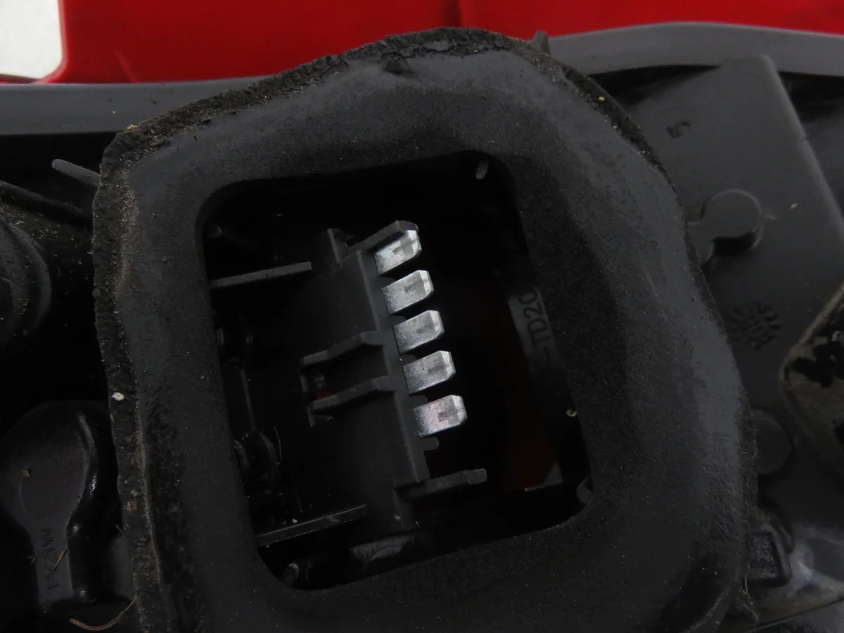 Feu arrière droit Opel Corsa D image 6