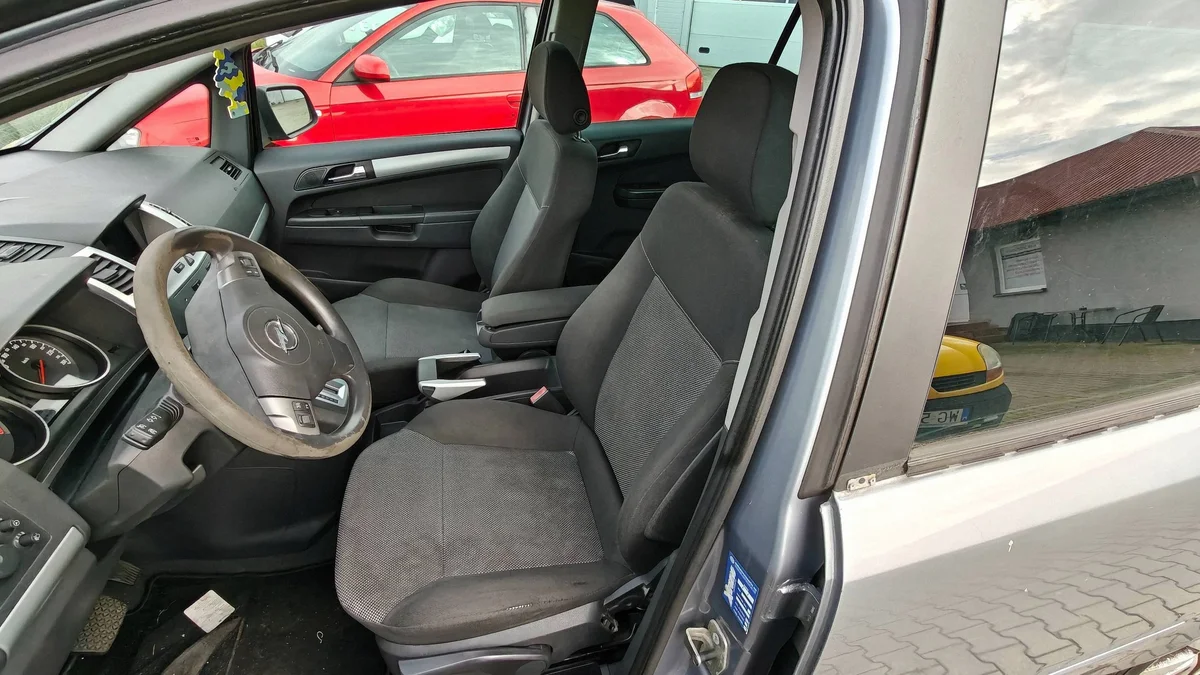 Opel Zafira B 2009 Fahrersitz SHM1075
