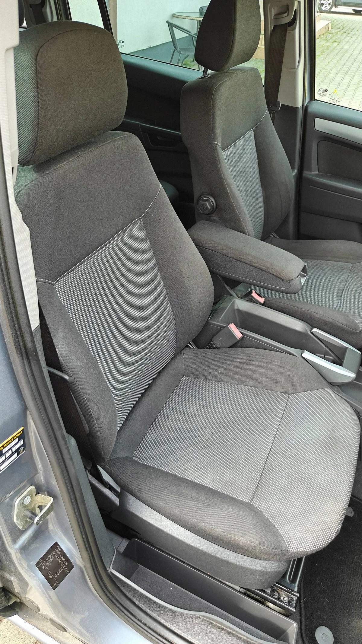 Opel Zafira B 2009 matkustajan istuin SHM1076
