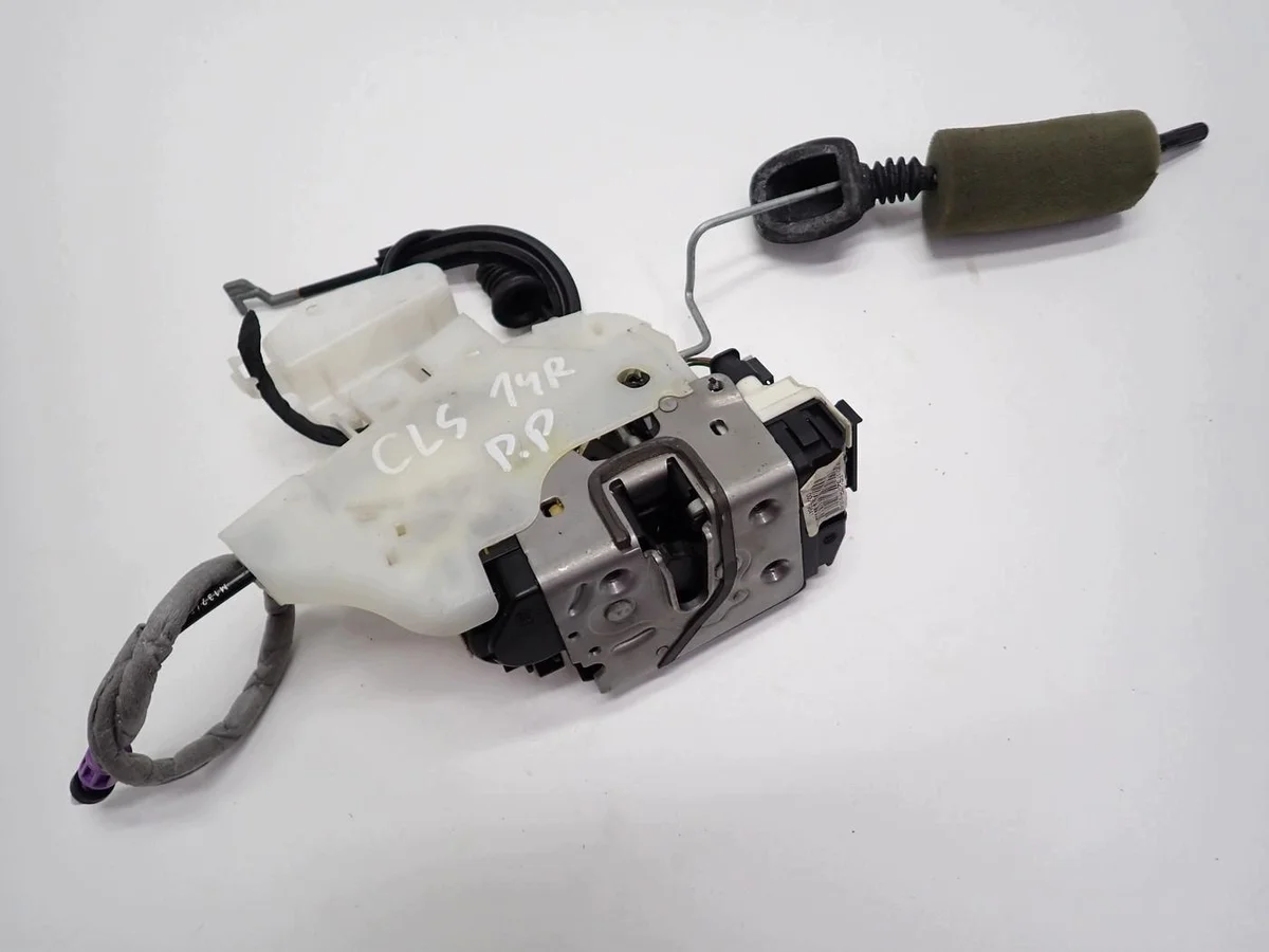 Serrure porte avant droite Mercedes C218