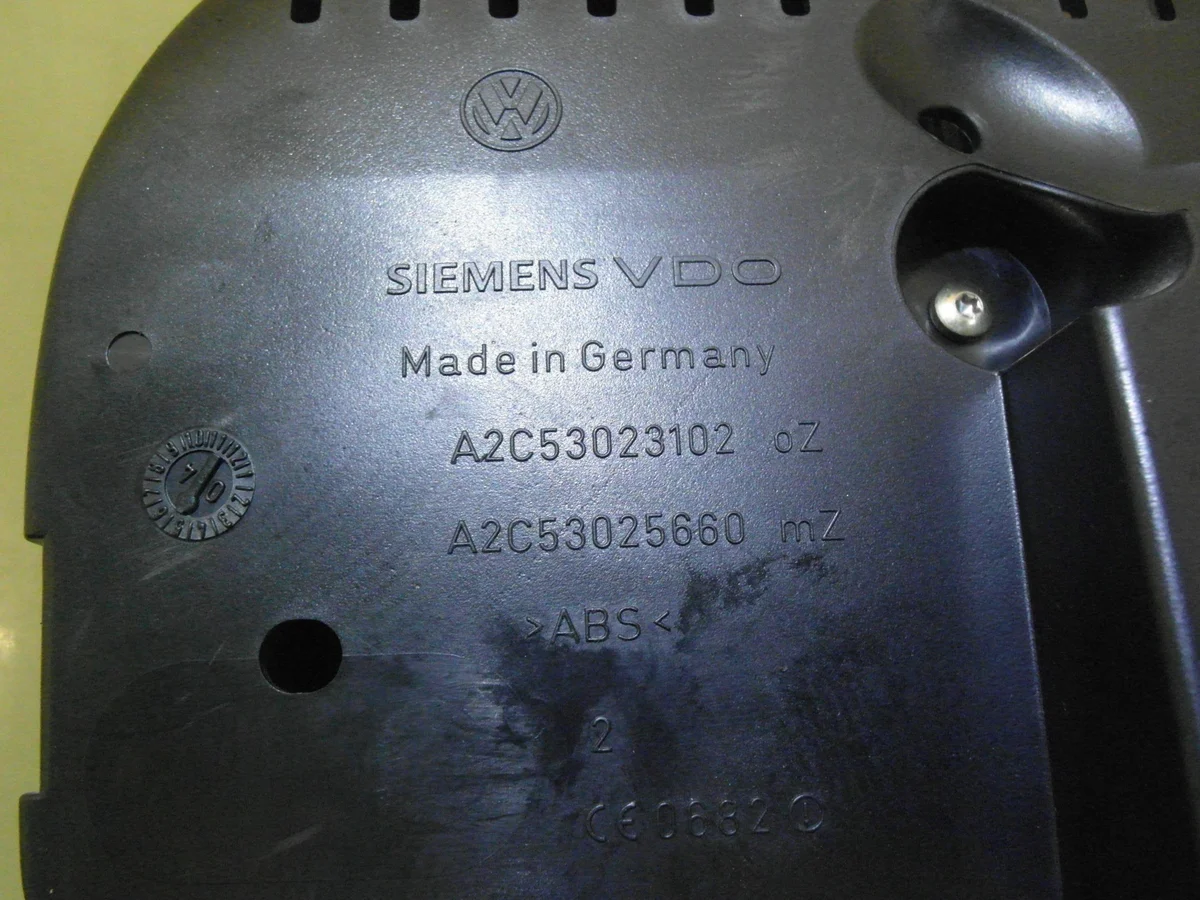 Instrumentbräda VW Golf V 2.0 TDI image 7