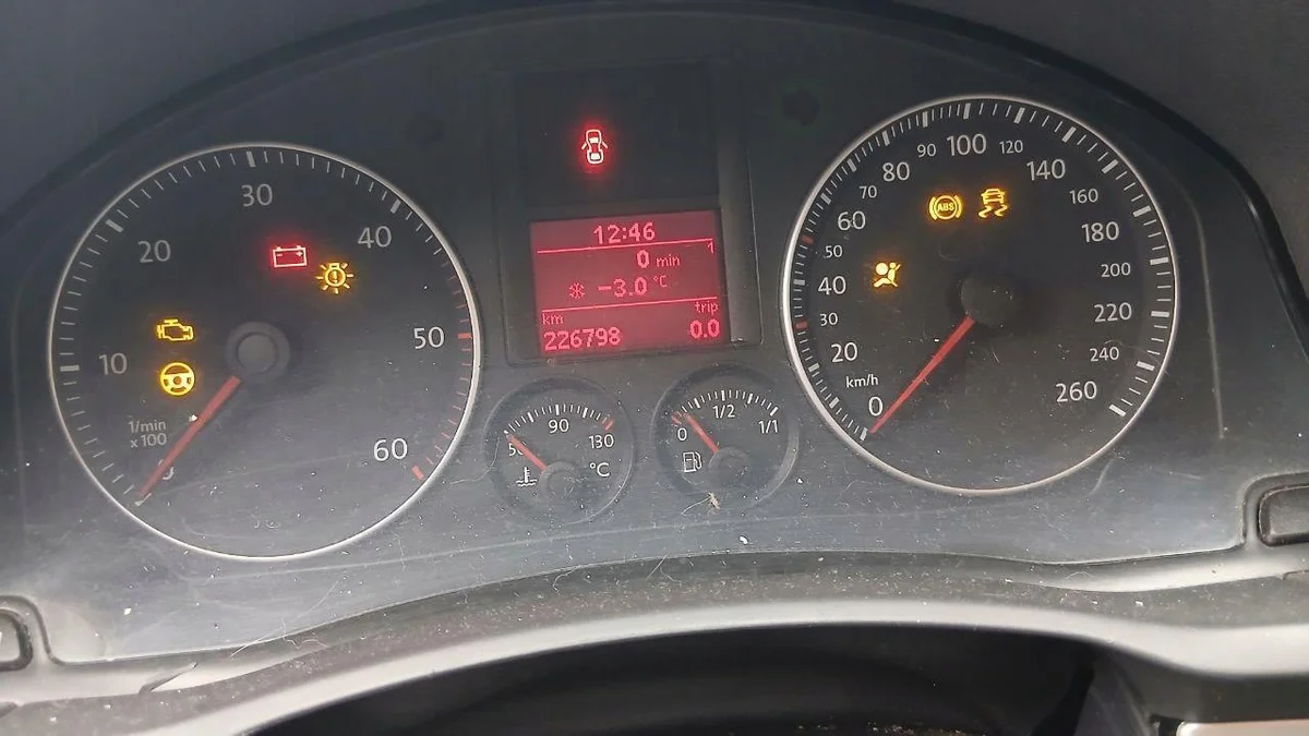Instrumentbräda VW Golf V 2.0 TDI image 8
