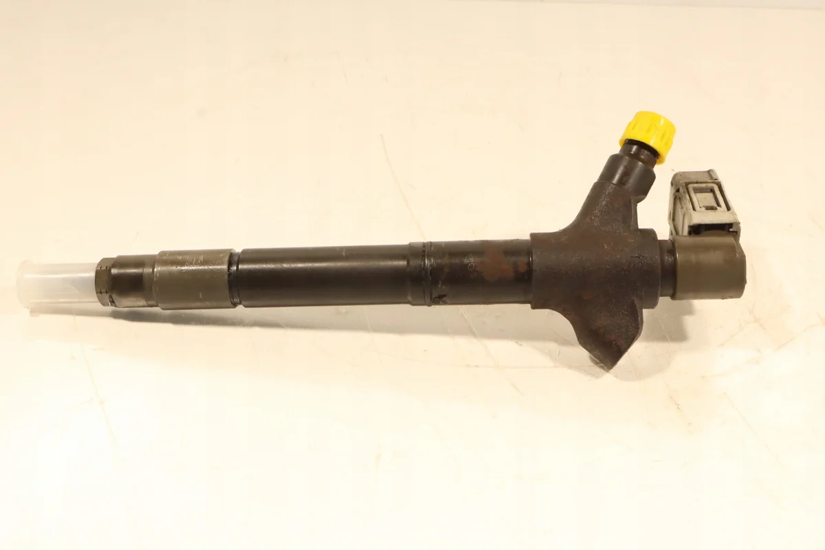 Inyector Toyota Avensis T270 236700r100 Usado image 3