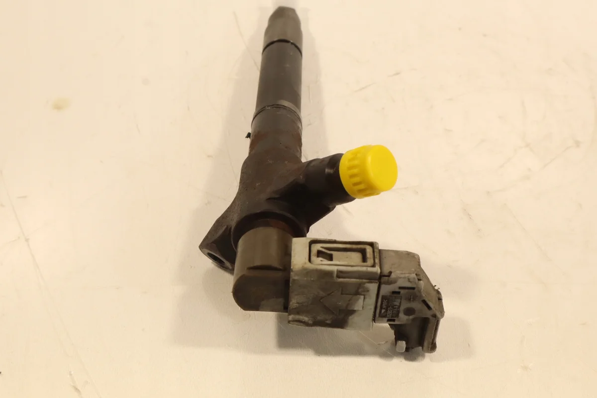 Inyector Toyota Avensis T270 236700r100 Usado image 4