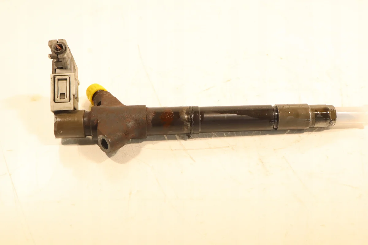 Inyector Toyota Avensis T270 236700r100 Usado image 6
