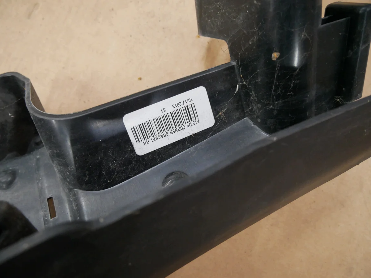 BMW F15 takapuskurin kiinnike, oikea image 3