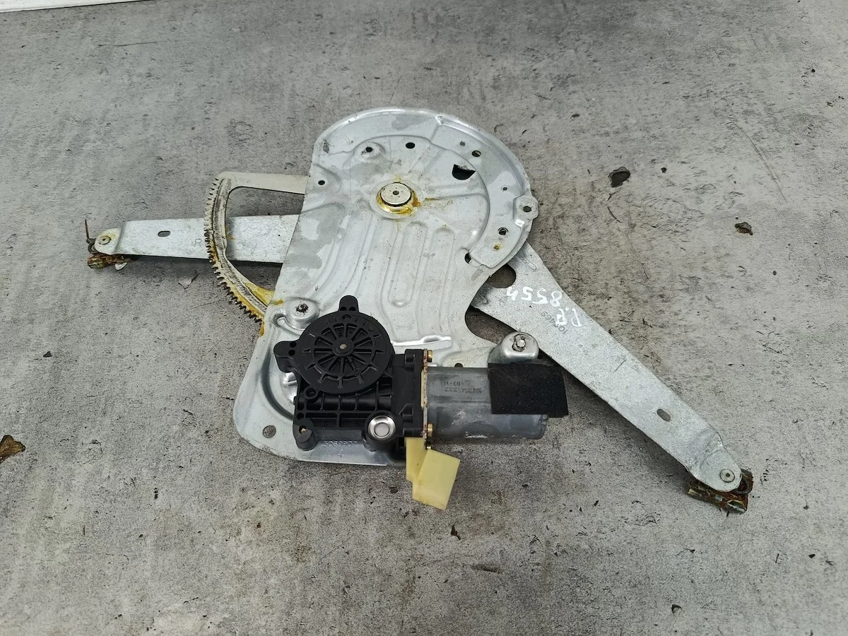 Volvo XC70 Front Right Window Regulator Used