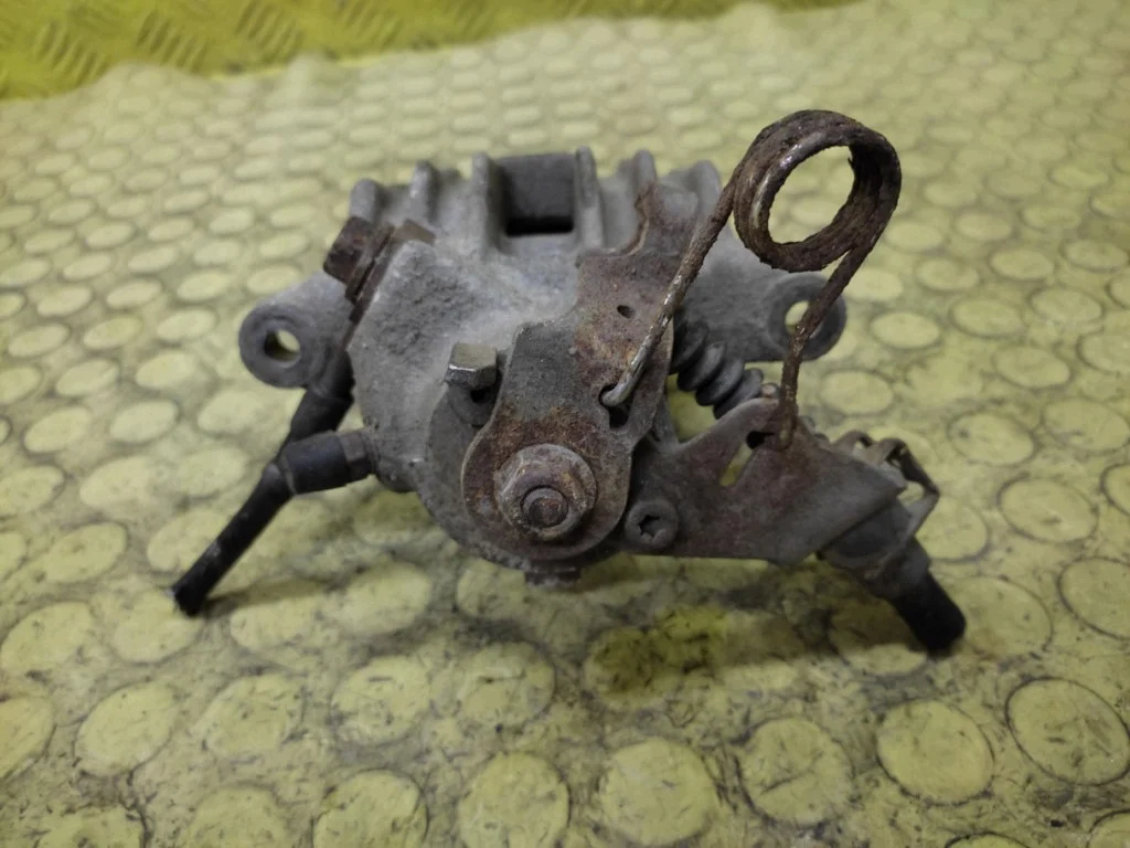 VW Golf IV Bremssattel Rechts Hinten Gebraucht image 3