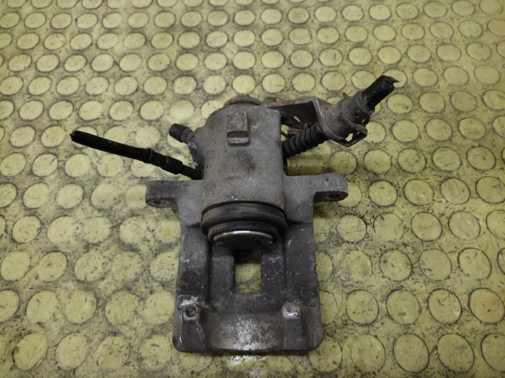 VW Golf IV Bremssattel Rechts Hinten Gebraucht image 4