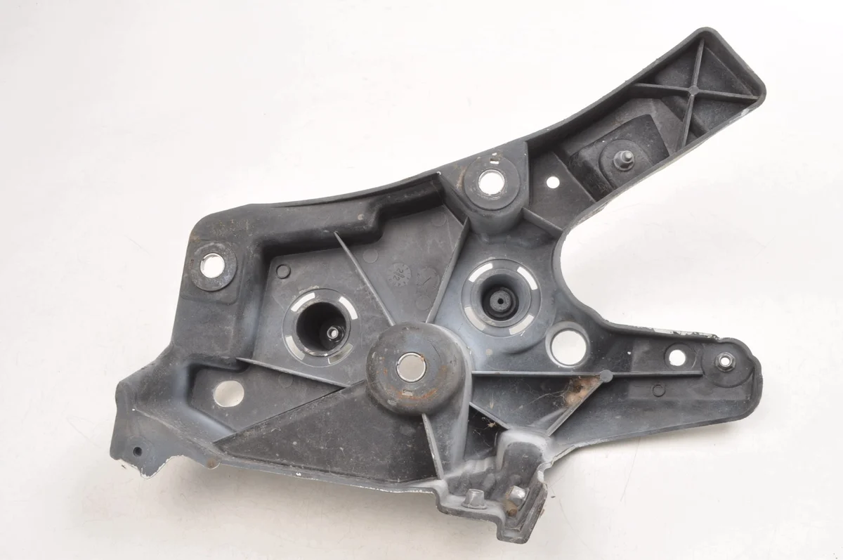Suporte para-lama Volvo XC60 II Esquerdo image 3