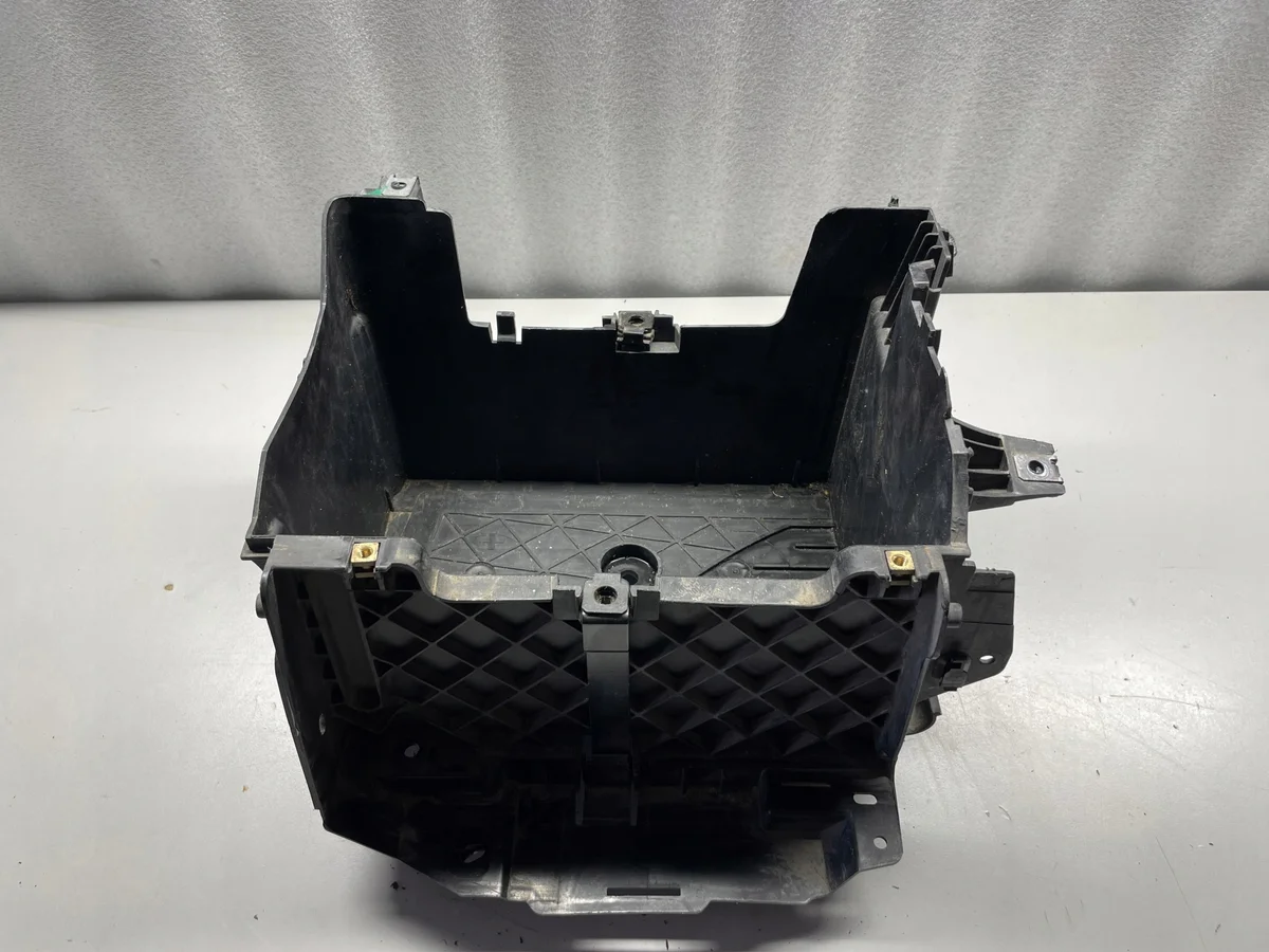 Renault Scenic III 1.6 dCi Batteriegehäuse image 7